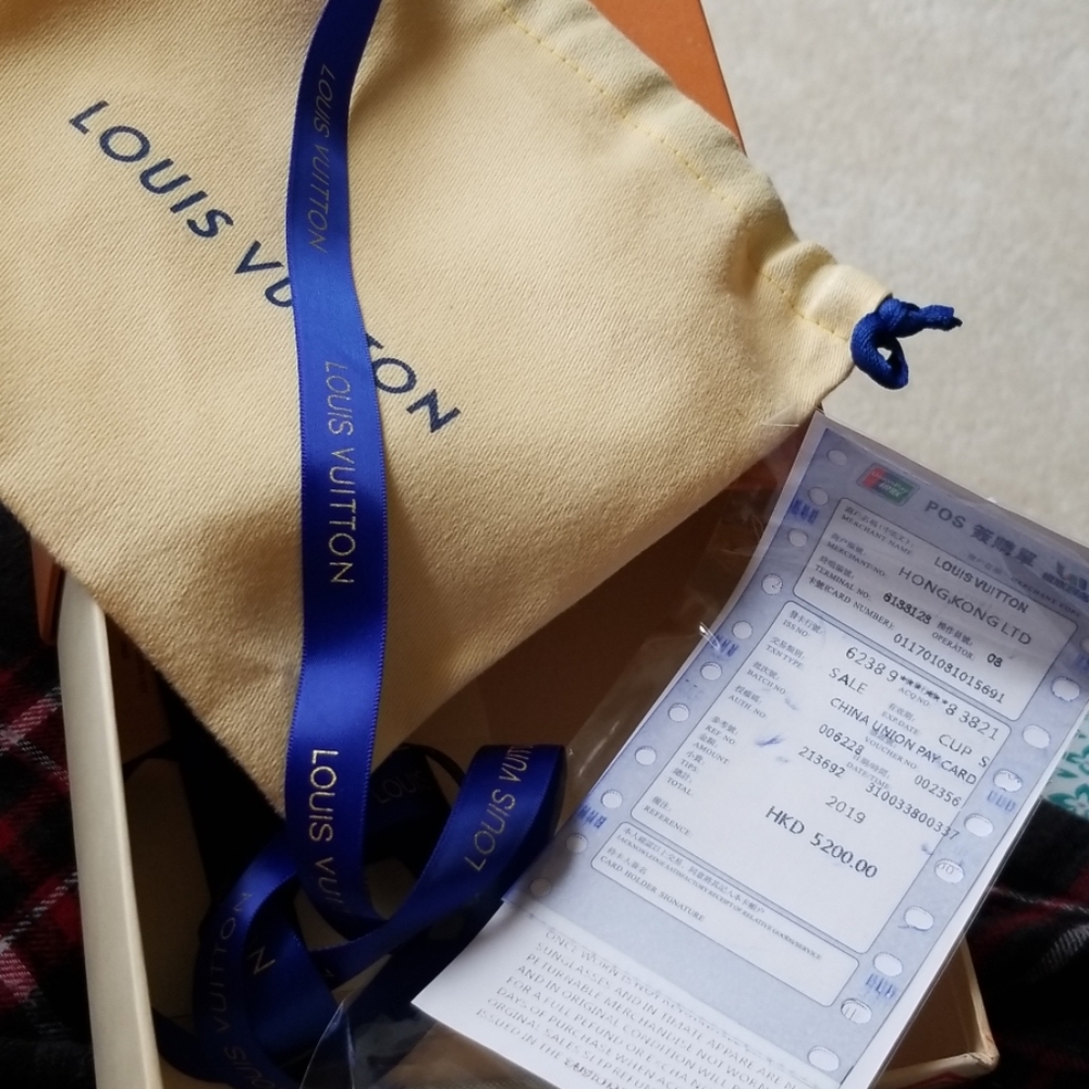 Authentic reversible Louis Vuitton initials belt - Picture 2 of 2